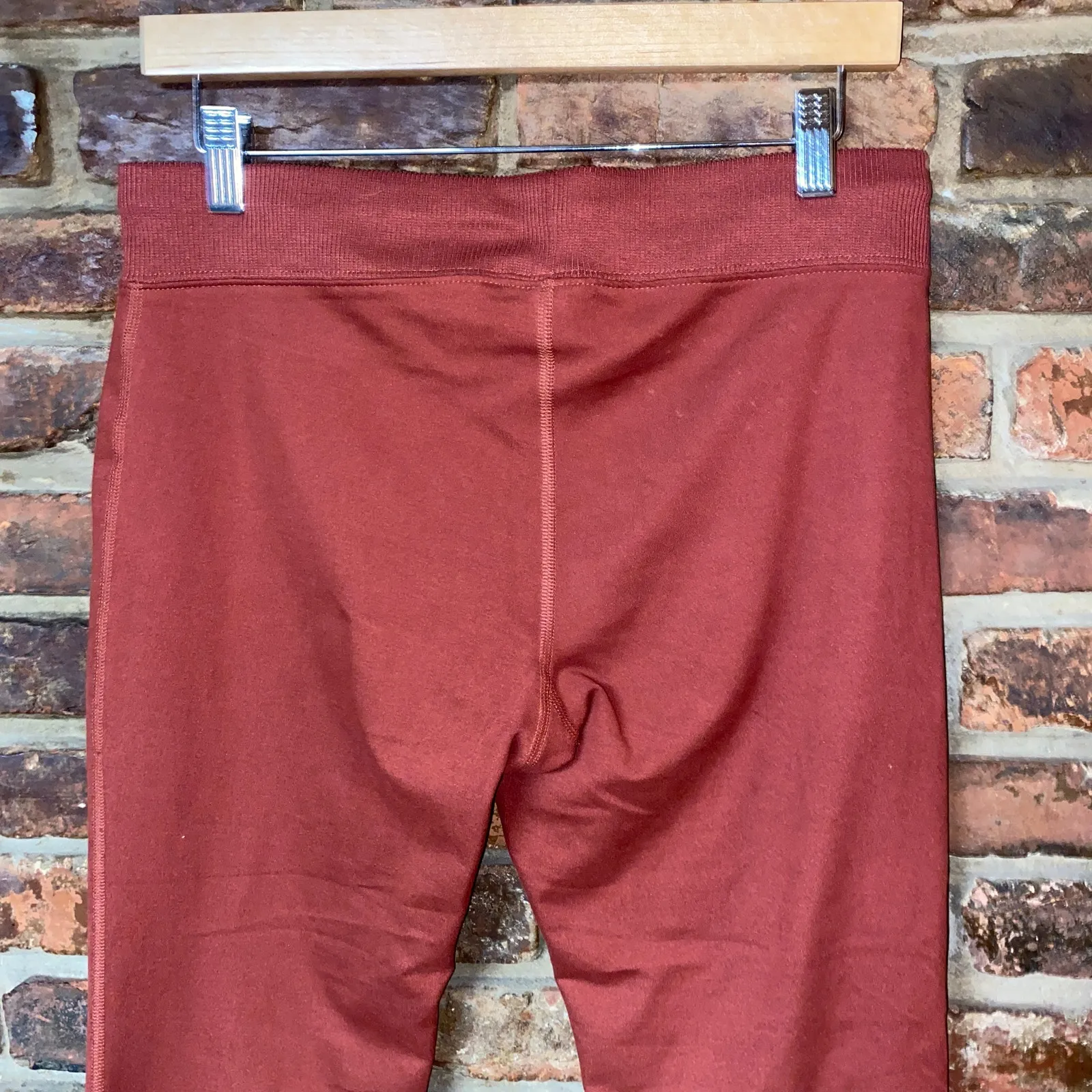 LUCY Rust Red Athletic Cuffed Capri Cropped Sweatpants Women's Size Medium - Image 5