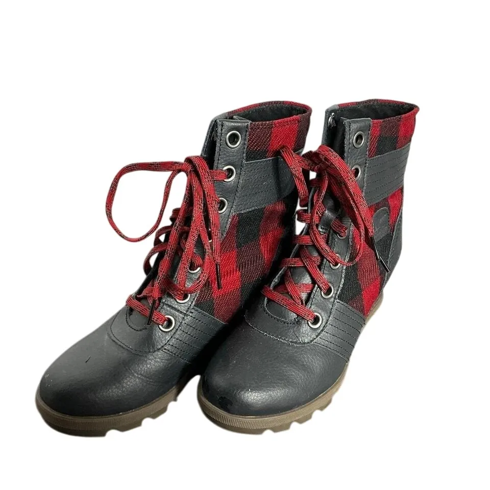 Adorable and rugged Sorel‎ winter boots featuring classic red and black buffalo - Image 5
