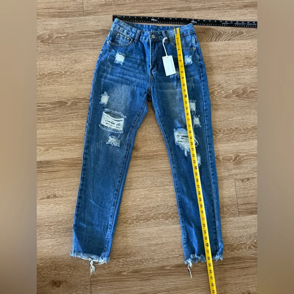 Classic Blue Distressed Women's Jeans W25 - Image 3