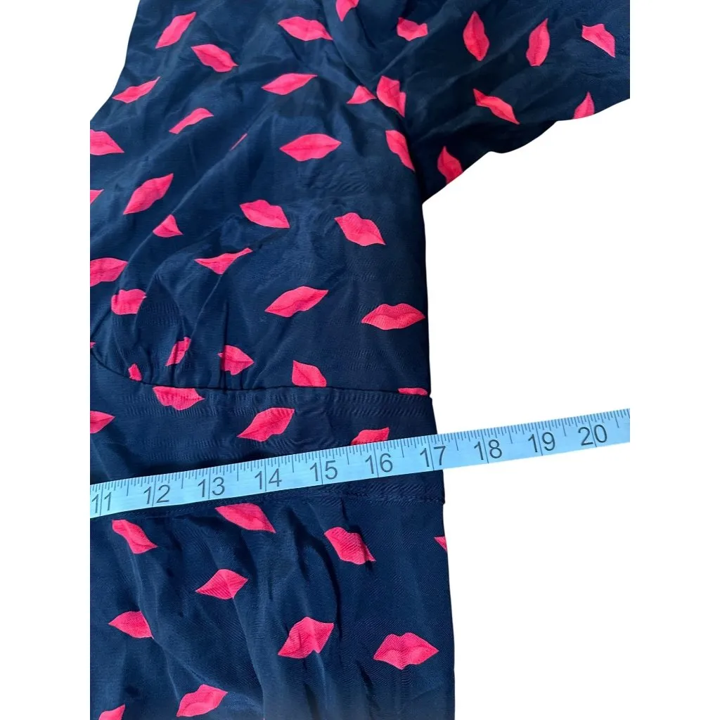 A New Day Womens V-Neck Dress Black With Red Lip Print Size 14 - Image 9