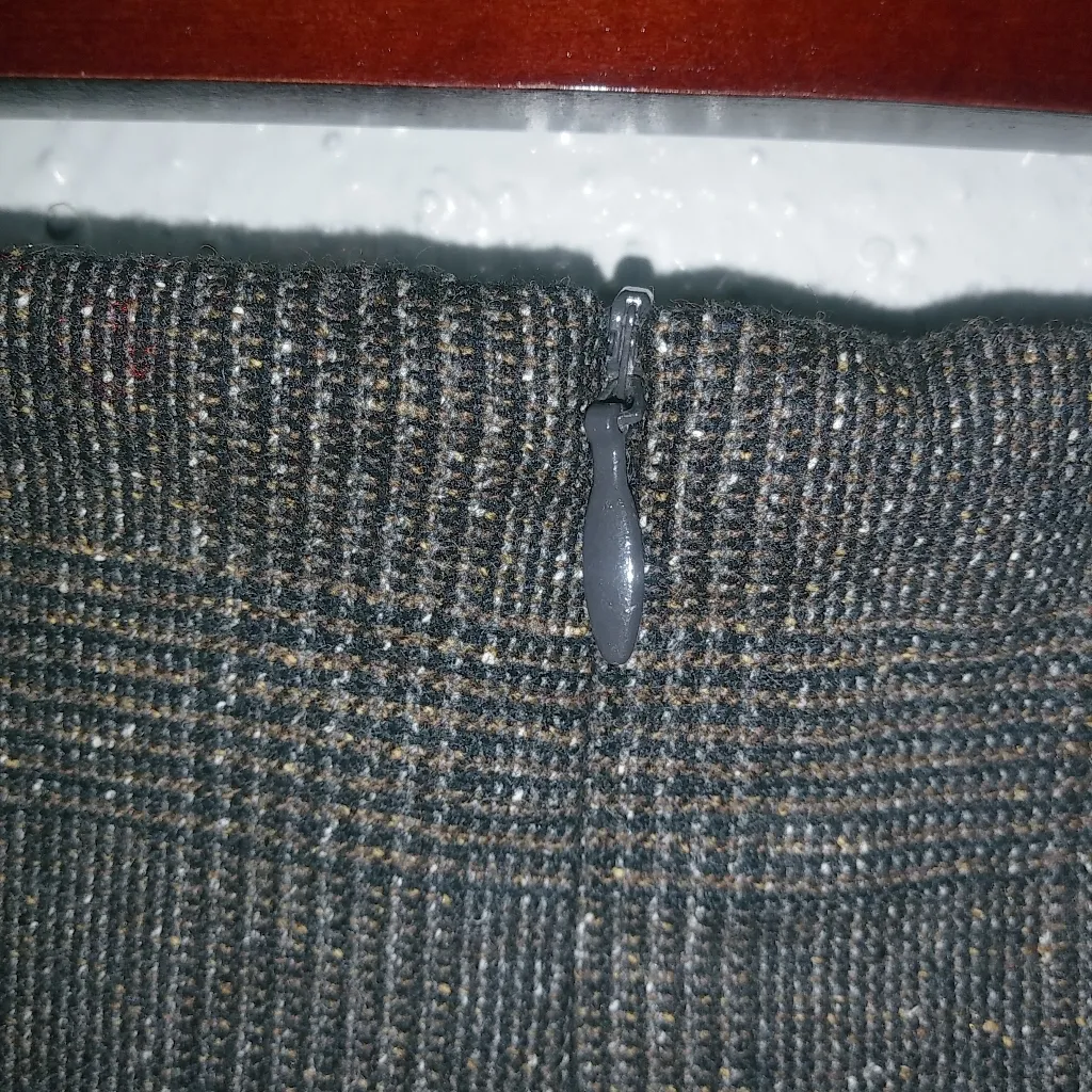 Benetton S Wool Plaid Pencil Skirt Workwear in Brown Black - Image 3