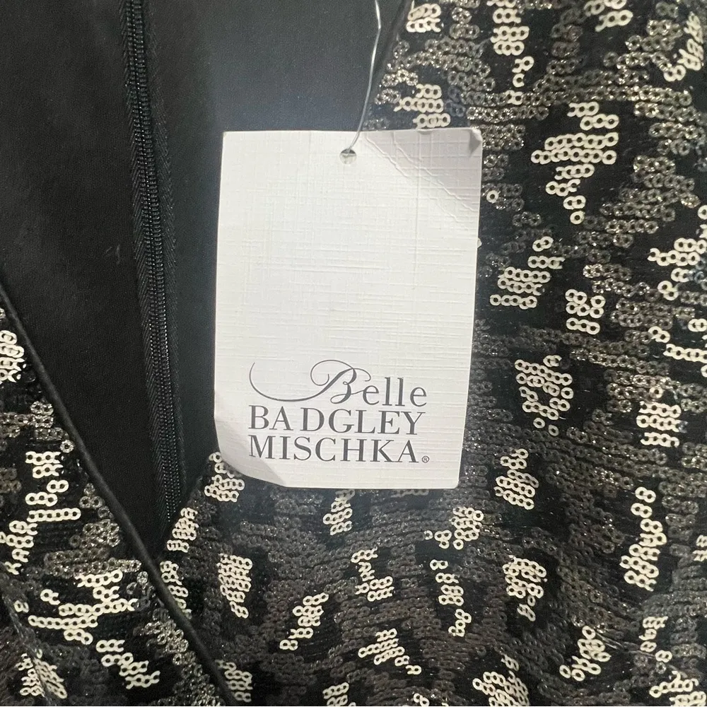 Belle Badgley Mischka Silver Gray
Sequin Leopard Cocktail V-Neck
Party D… - Image 4