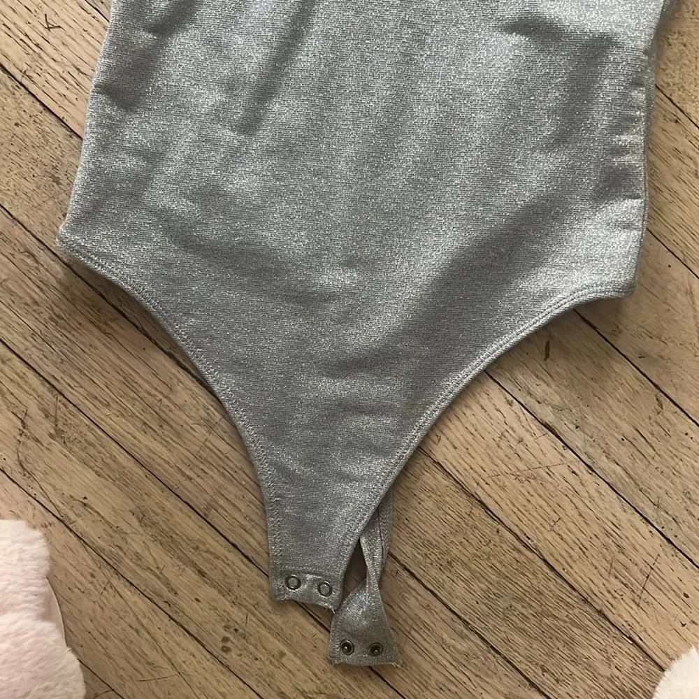 NWT Abercrombie and Fitch Silver Sparkly Bodysuit - Image 3