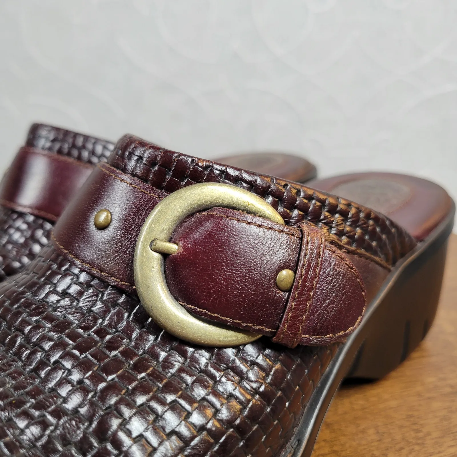 Clarks Artisan Womens Shoes 7.5 Burgandy Weaved Leather Buckle Slip‎ On Mules - Image 6