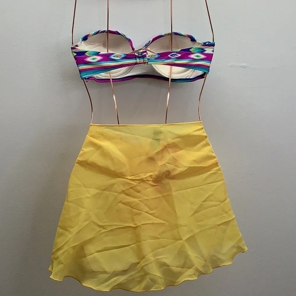 Hula Honey Size Medium Strapless Bikini Top & Zuliana Yellow Sarong. New - Image 4