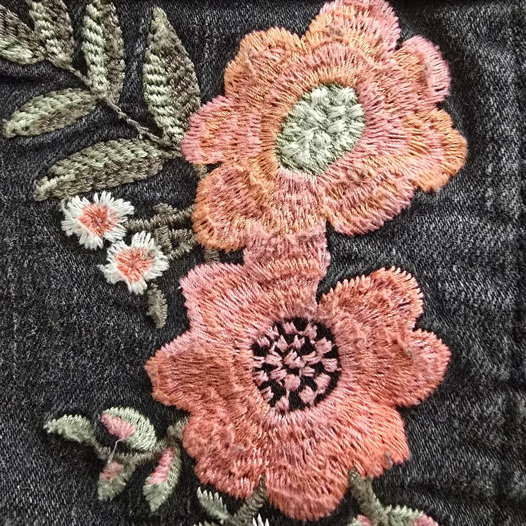 {7/28} Hollister High Rise Midi Distressed Black Denim Stretchy Jean Shorts - Image 8