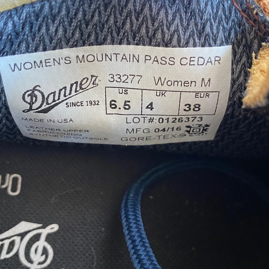 Danner Mountain Pass Cedar Cognac Leather Boots Blue Laces 33277 Size 6.5 - Image 10