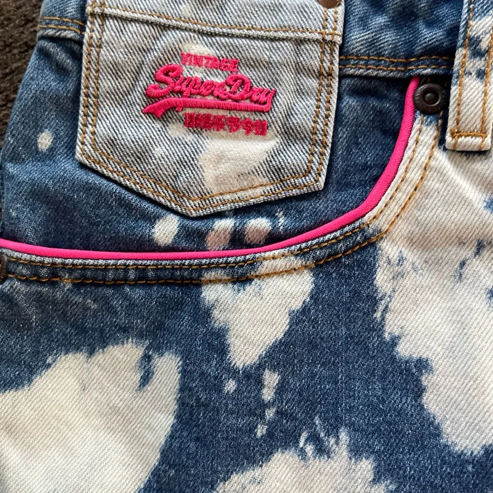 Vintage Superdry acid wash tomboy short, Women's size 30w - Image 10
