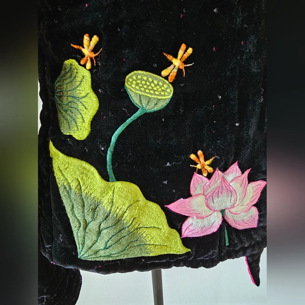 Black and Hot Pink Velvet Pink Lotus Embroidered Hot Pink Lined Women's Jacket Size undefined - Image 6