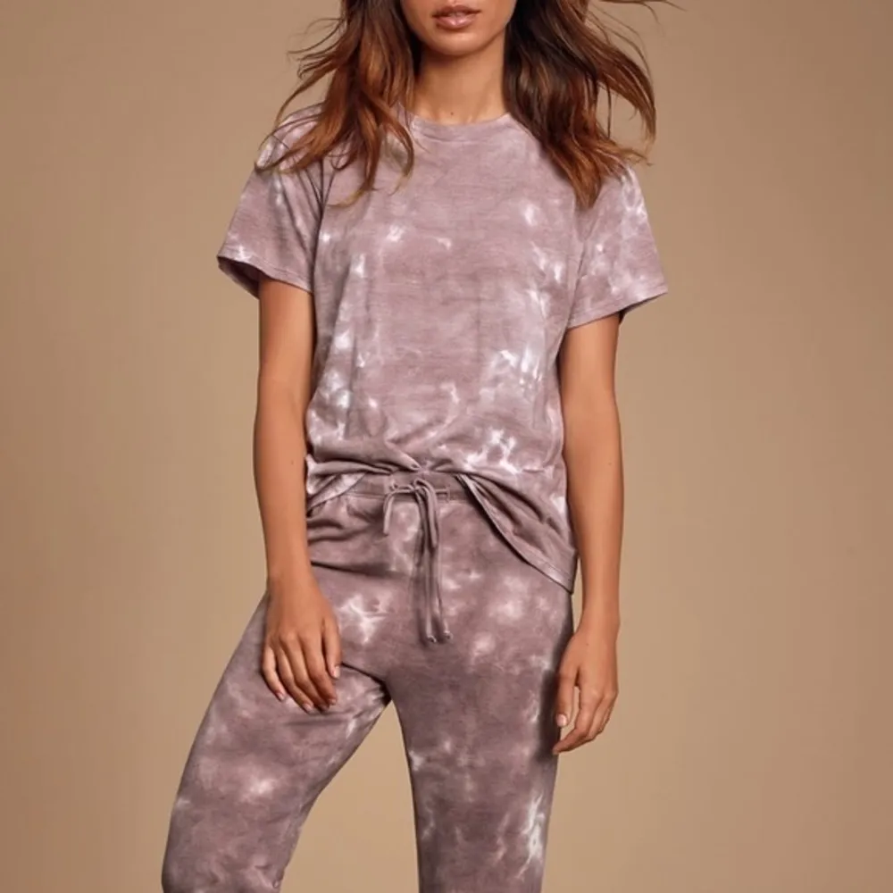 Lulu’s Cozy Livin' Mauve Purple Tie-Dye Tee Size Medium NWT - Image 2