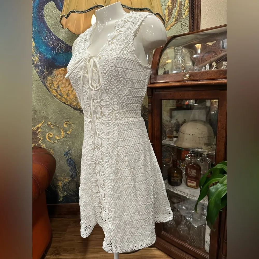 EUC Aqua white lace stretch mini dress with pullon string front - Image 3