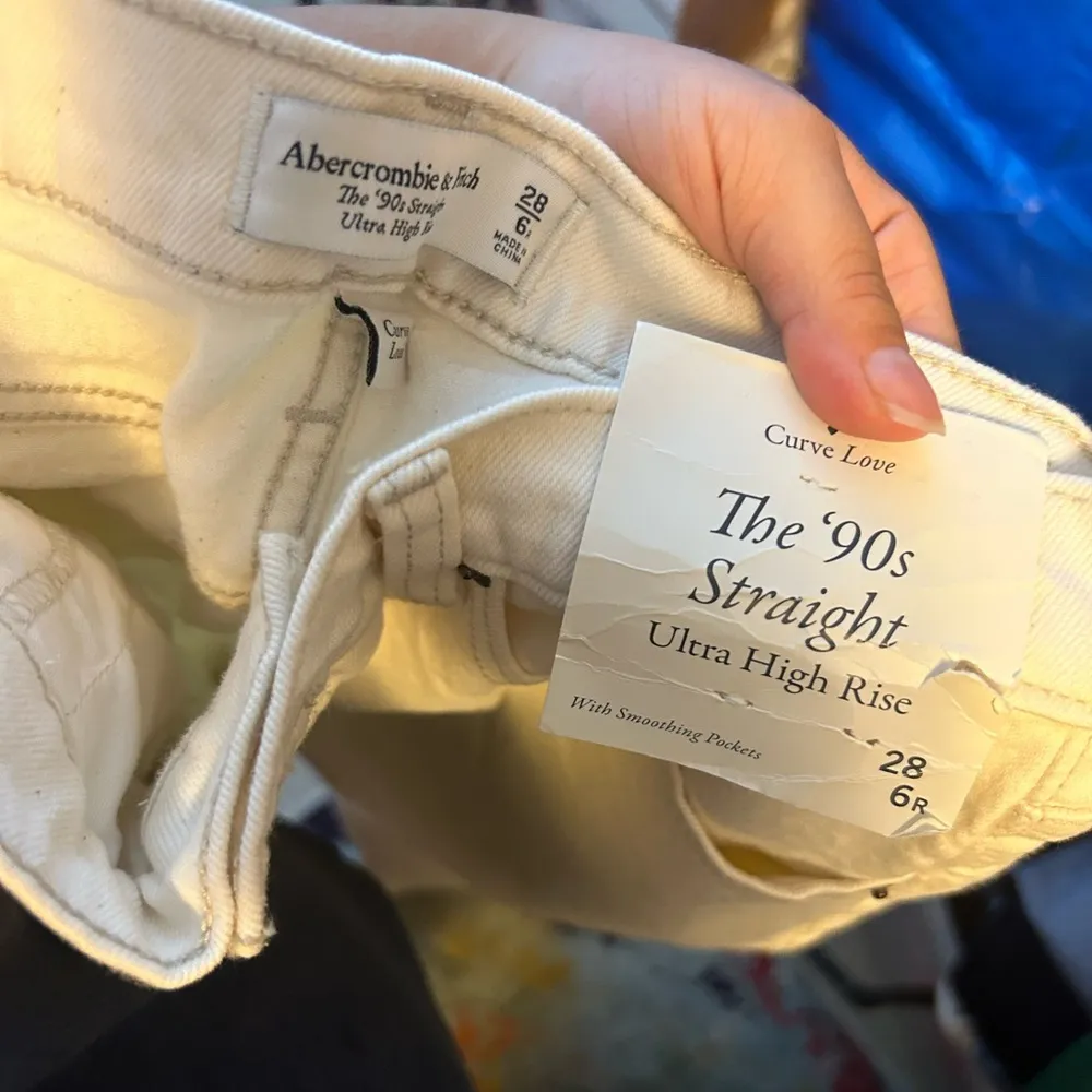 NWT ABERCROMBIE & FITCH THE 90s STRAIGHT ULTRA HIGH RISE JEANS - Image 3