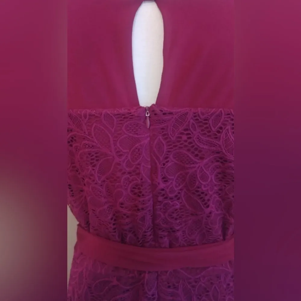 Burgundy Lace Short Sleeves Knee - Image 6