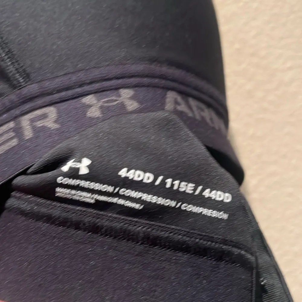 Under Armour Women’s Compression Sports Bra Black Gray Size 44DD - Image 9