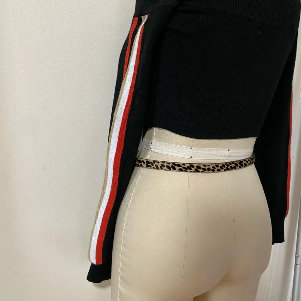 LF Cropped Off the shoulder Sweater - Image 11