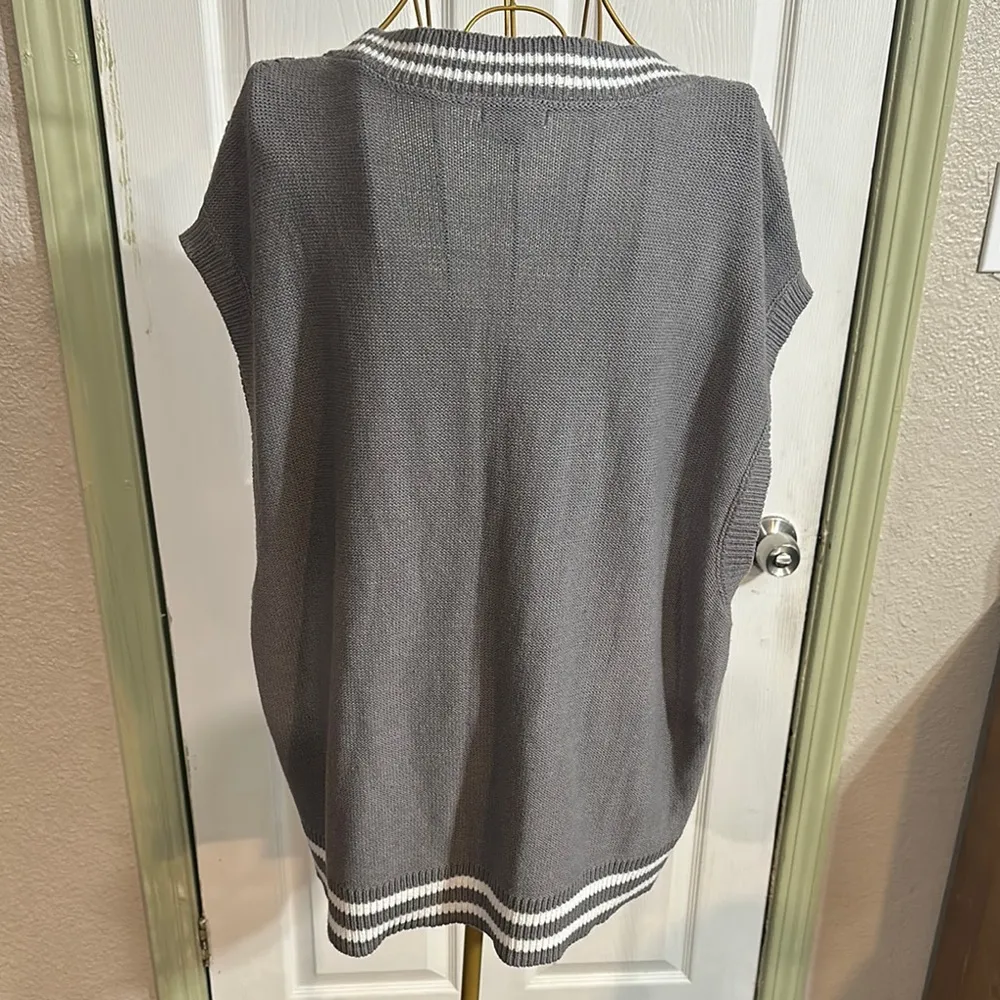 Wild Fable Gray and white Cable Knit V Neck Sweater Vest Size XL - Image 2