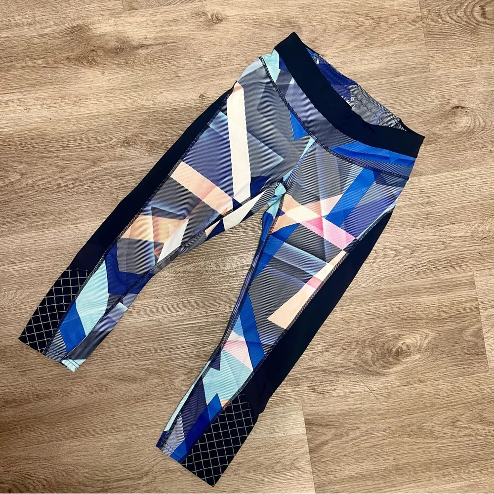 Athleta Electric Geo Sonar Capri Leggings A2 - Image 4