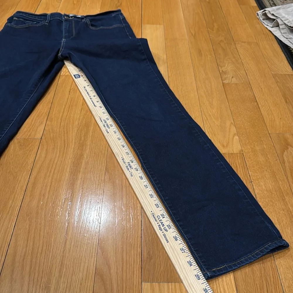 Levi Strauss & co women’s 724 high rise straight jeans size 30. - Image 3