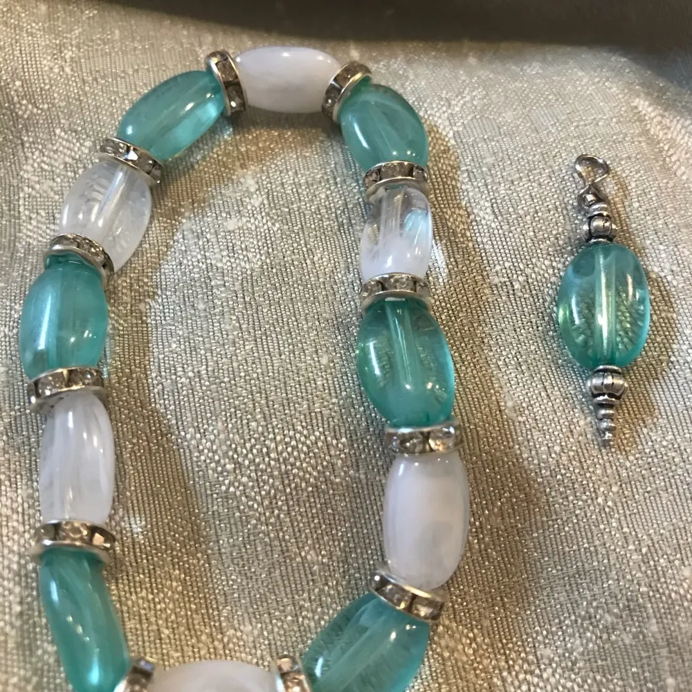 Handcrafted bracelet, earring and pendent set - Image 3