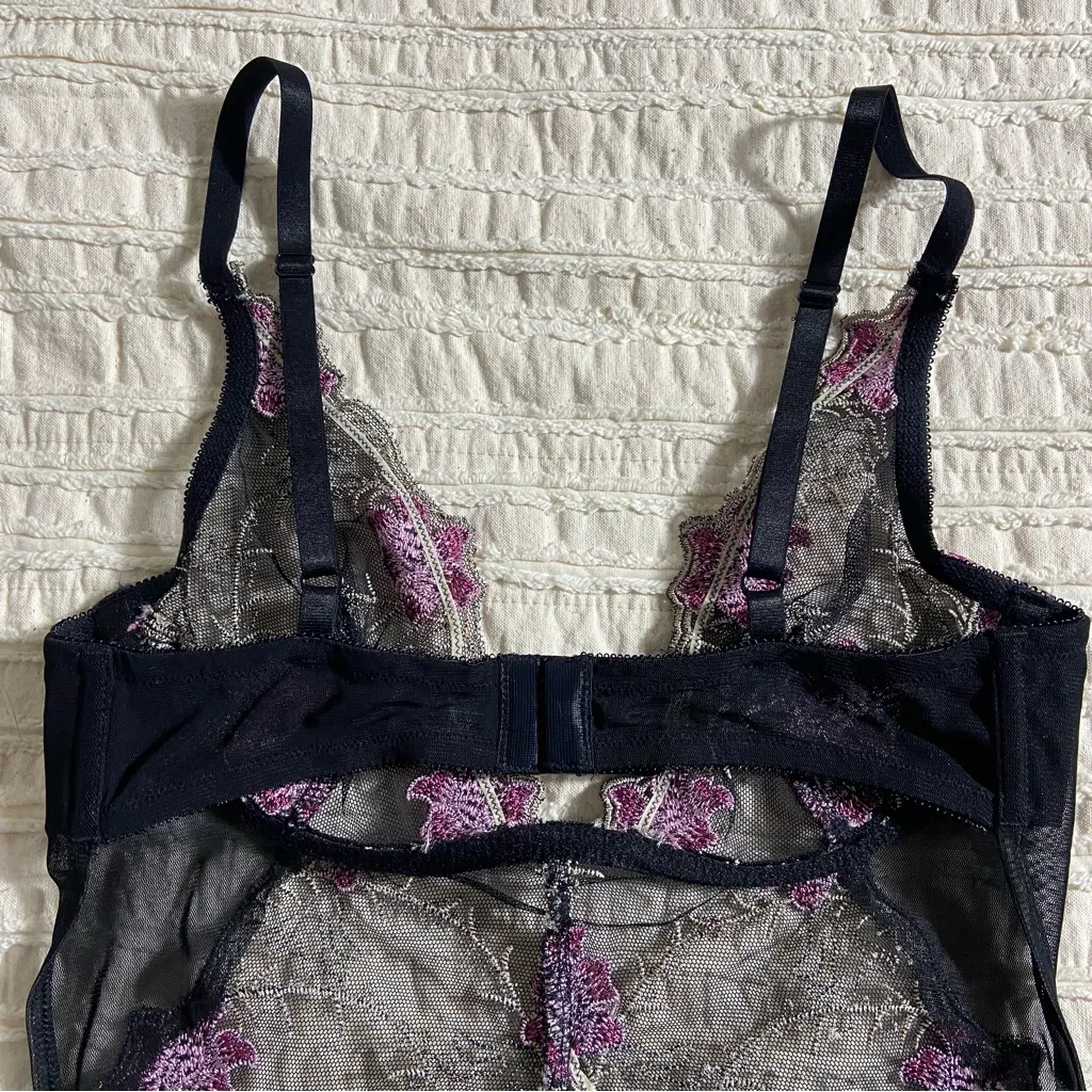 Frederick’s Y2K Vtg Pink Embroidered Flowers & Black Lace Cutout Bodysuit - Image 6