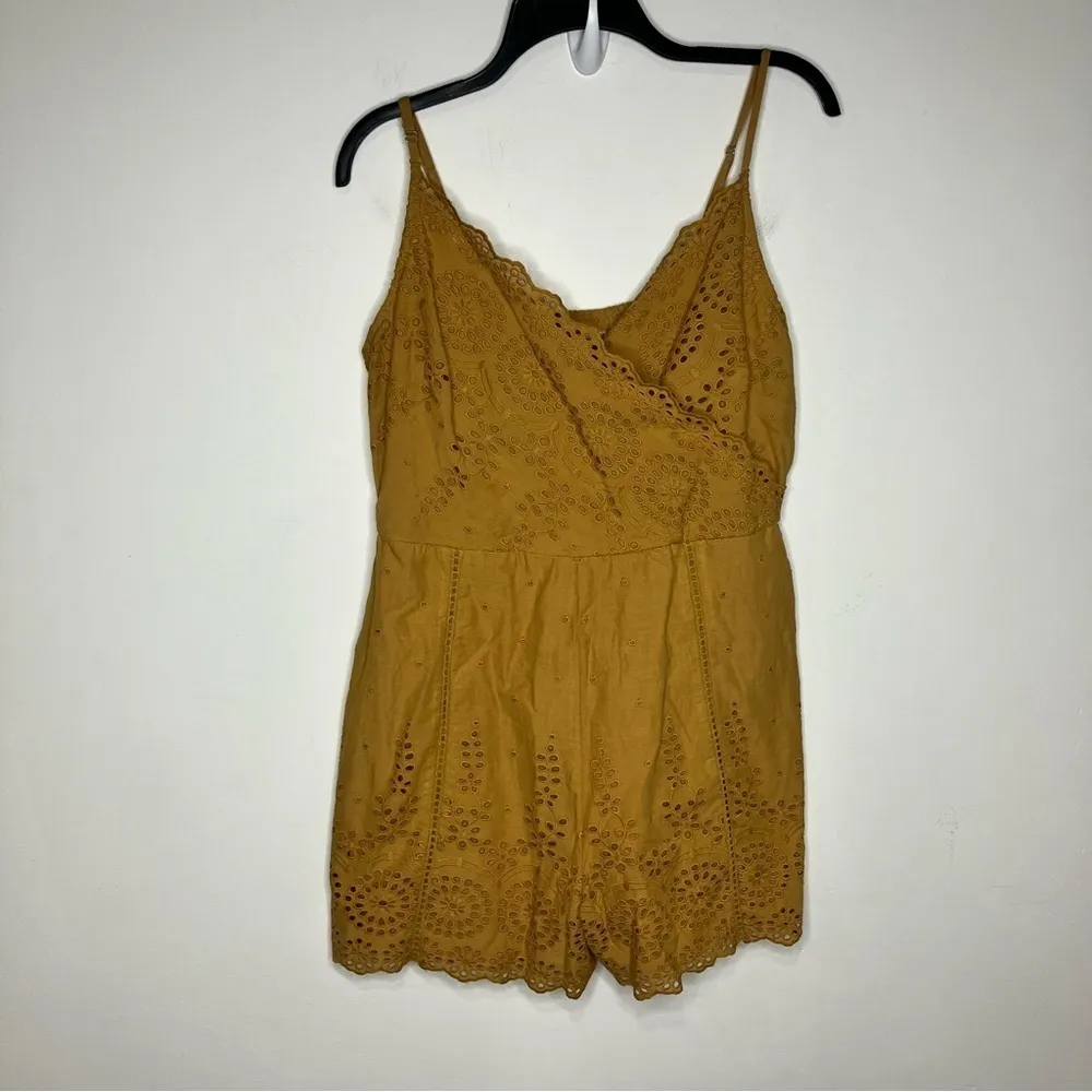 Versona‎ eyelet romper mustard yellow size medium - Image 2