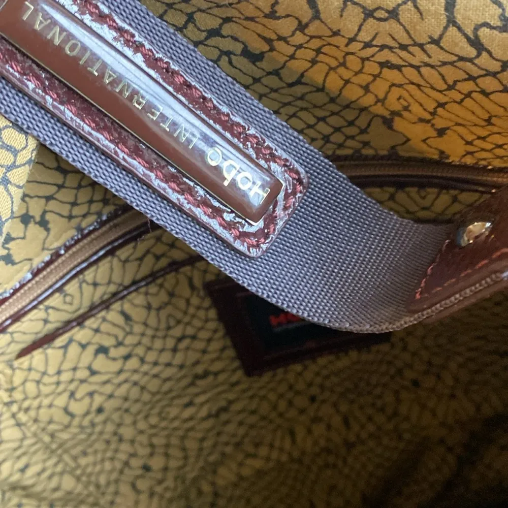 HOBO international Brown Patent Leather convertible crossbody purse - Image 8