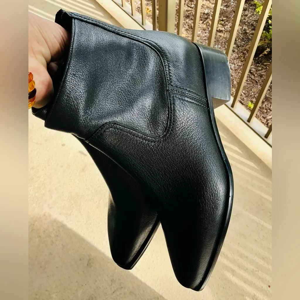 ELEGANT COLE HAAN leather booties🖤🖤 - Image 13