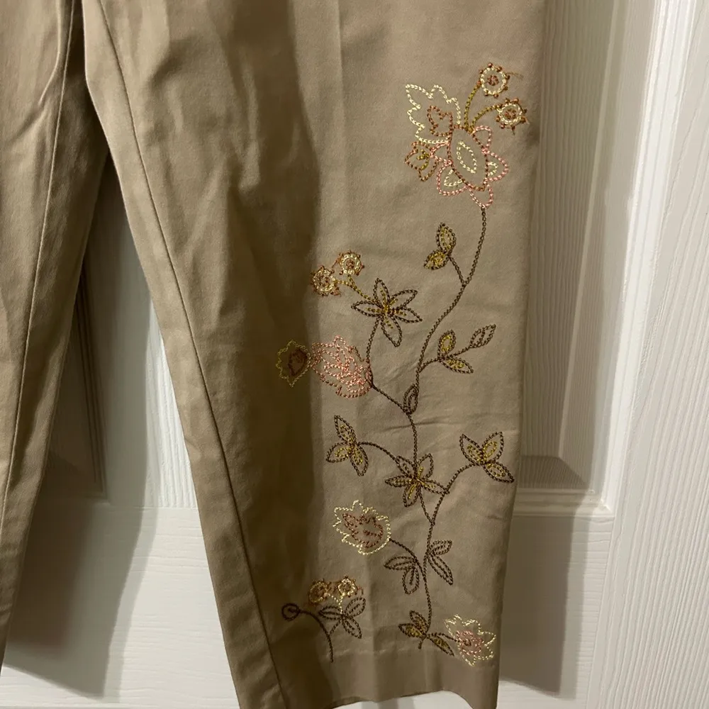 Rafaella Women's Caprice Cotton Floral Embroidered Tan Pants Size 10P - Image 5