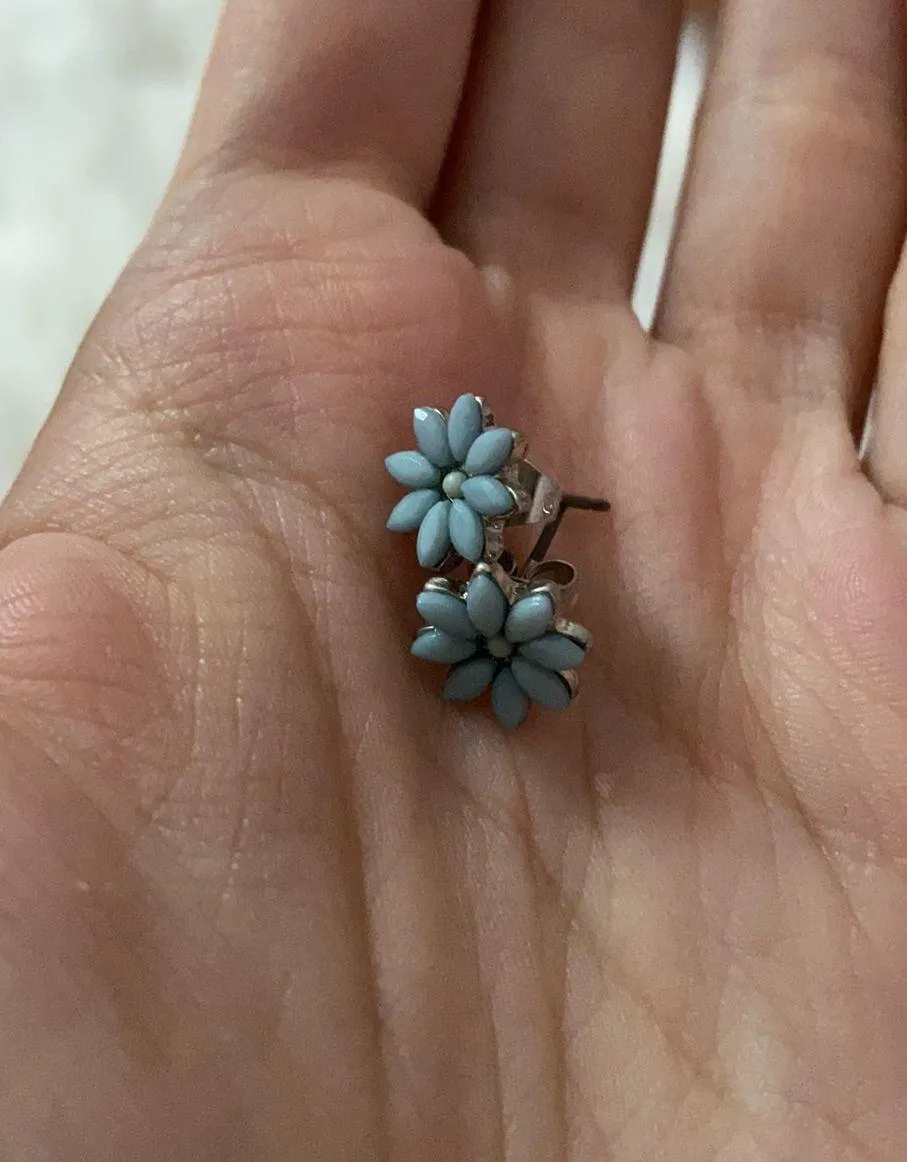 stud earrings - Image 3