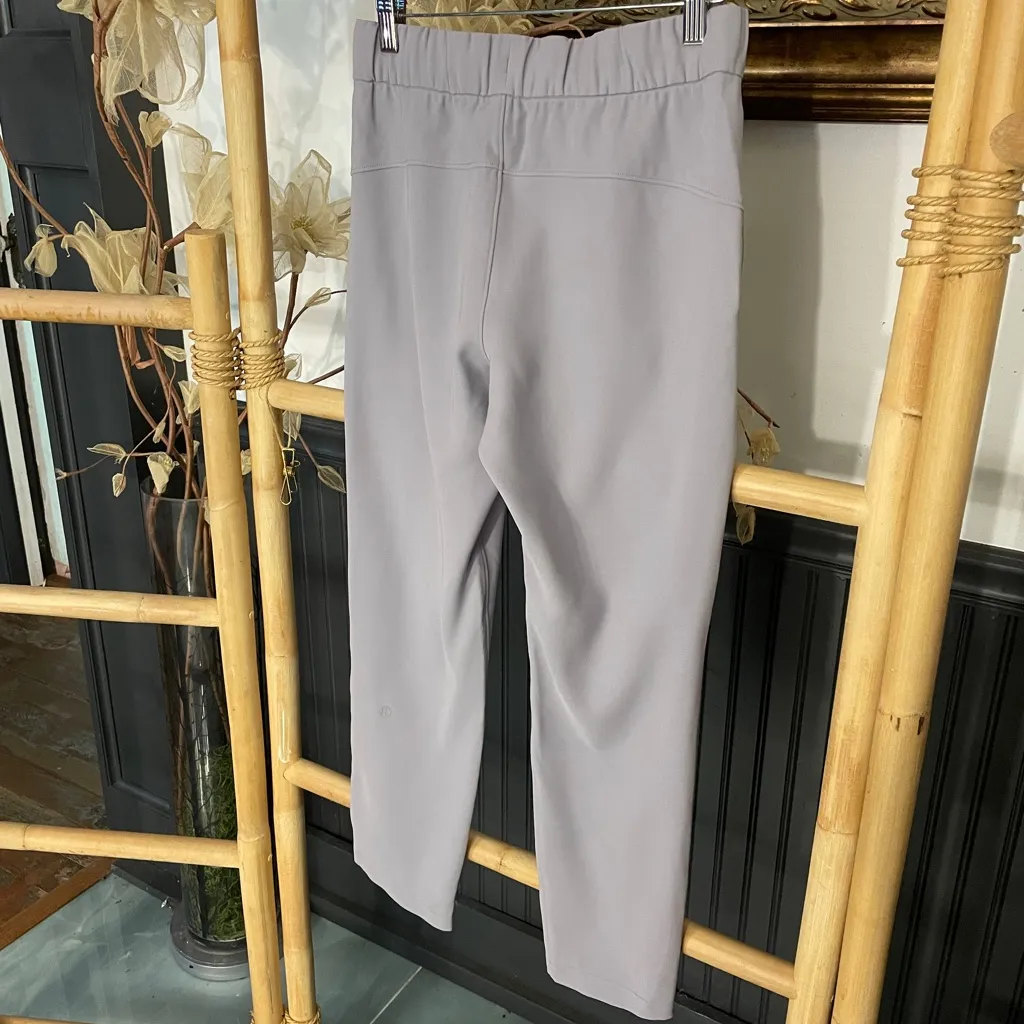 Lululemon Keep Moving 7/8 Pant Light Grey Travel Relaxed - Sz 4 🧡🎀 - Image 9