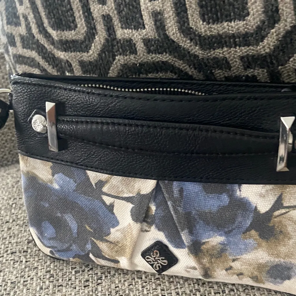 Simply Vera Vera Wang Black and Blue Floral Clutch - Image 6