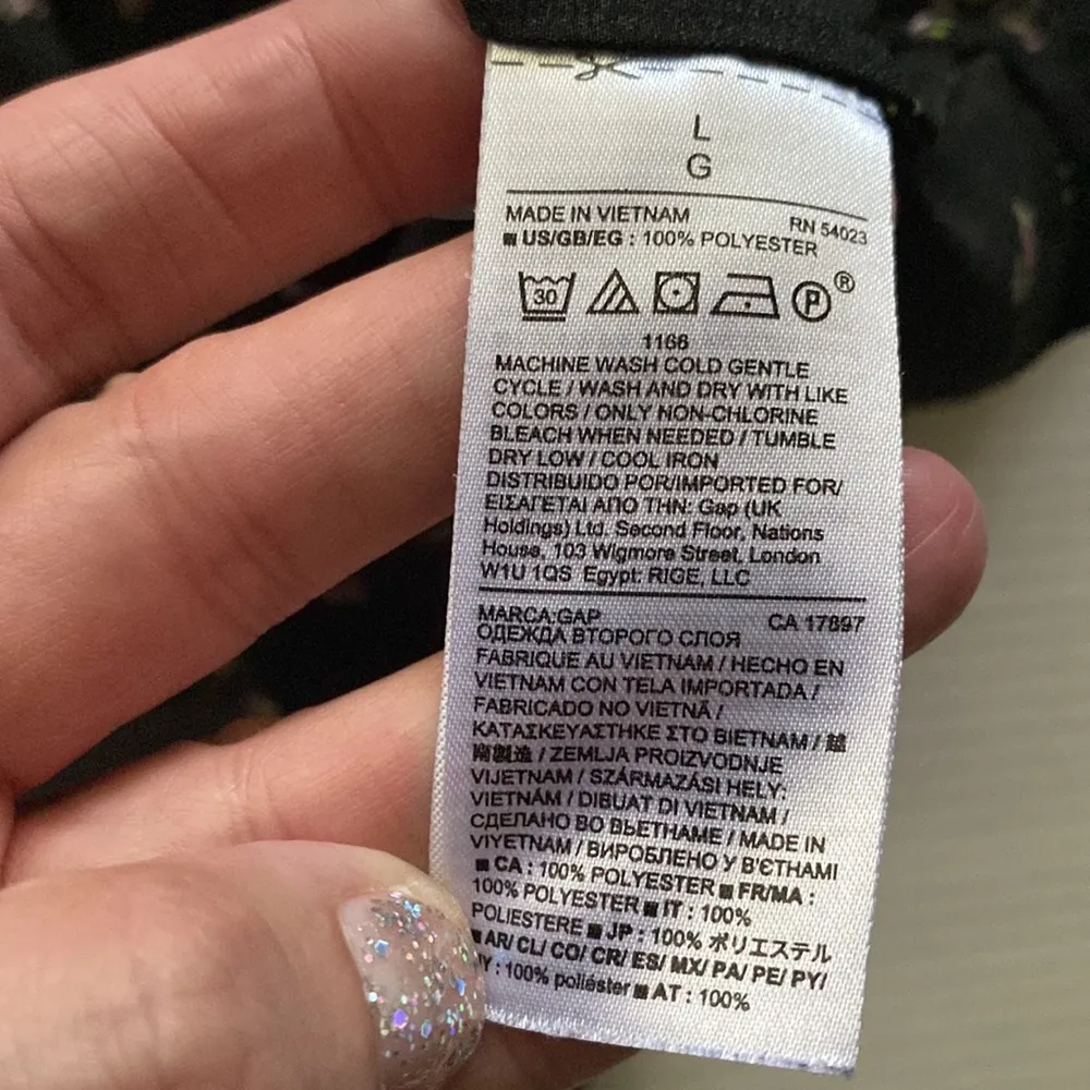 Gap pink rose bud black swing blouse, size large - Image 11