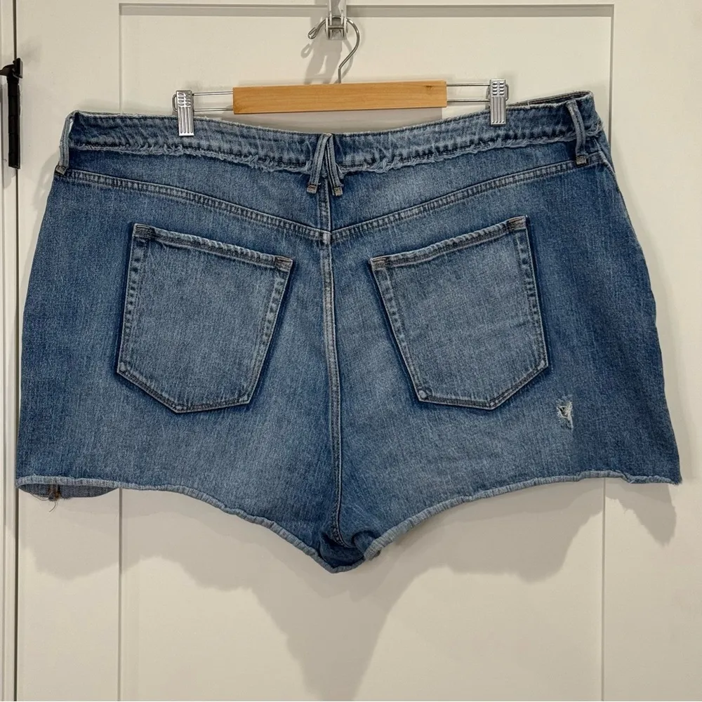 Good American Bombshell Jean Shorts Shadow Pocket Raw Hem Blue Size 20 Plus Size - Image 5