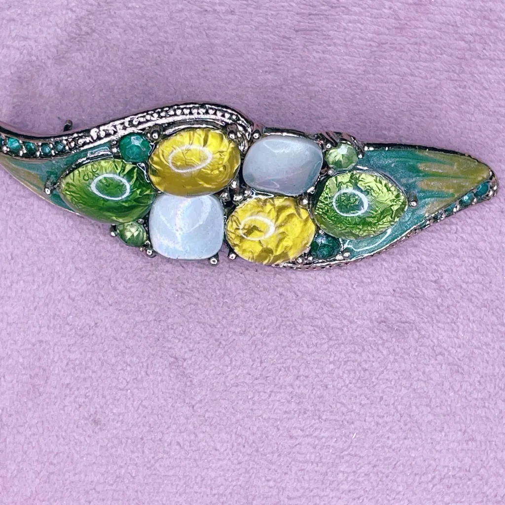 469. Modern Enamel Green Leaf Brooch - Image 3