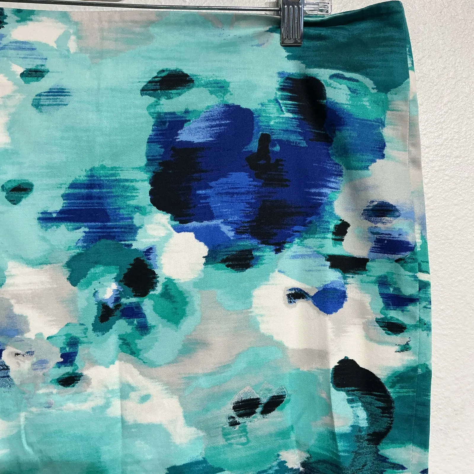 White House Black Market Blue Watercolor Floral Pencil Skirt Sz 12 - Image 5