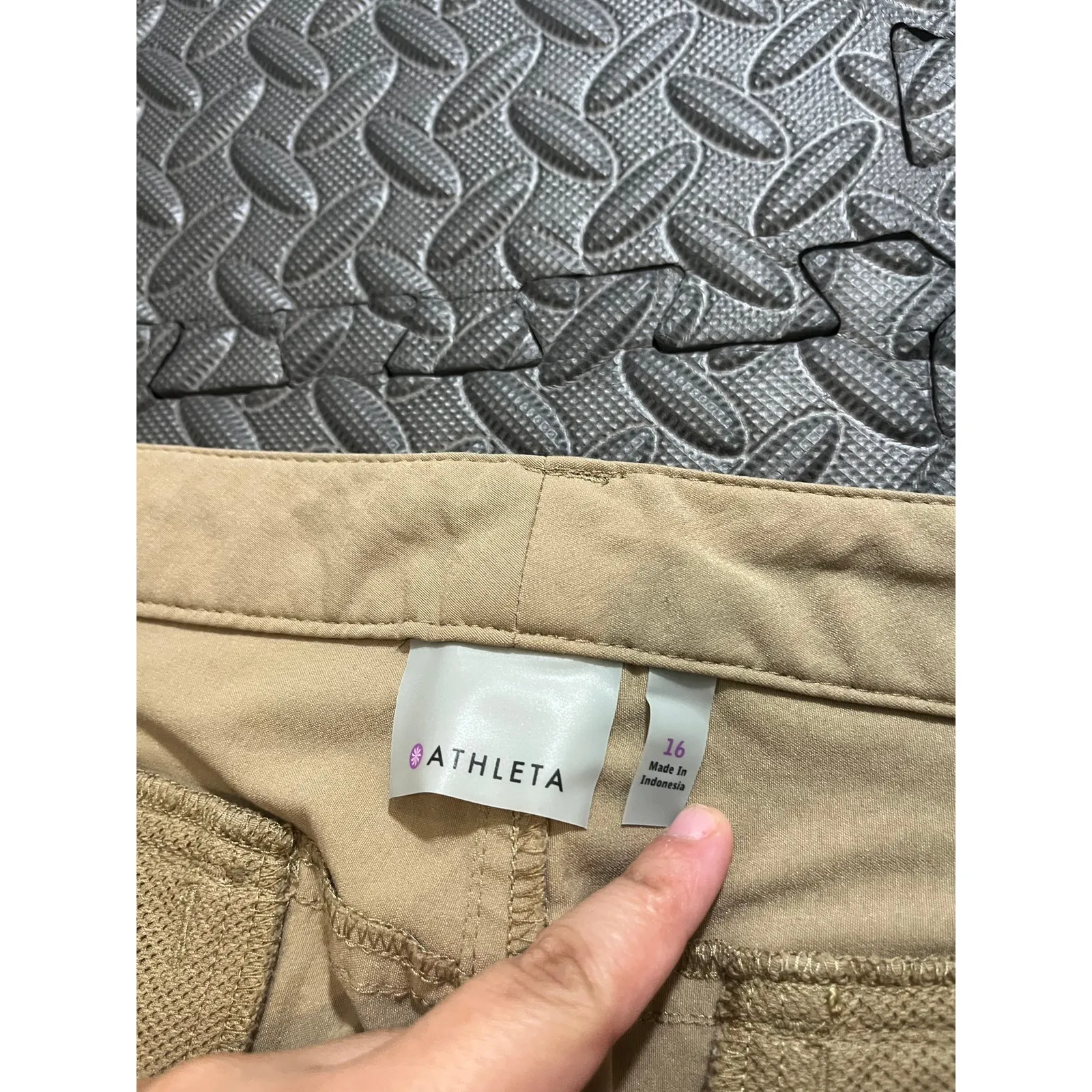 Athleta Tan Dry Dipper Wide Leg Hiking Travel Cargo Pants Size 16 bootcut 683761 - Image 2