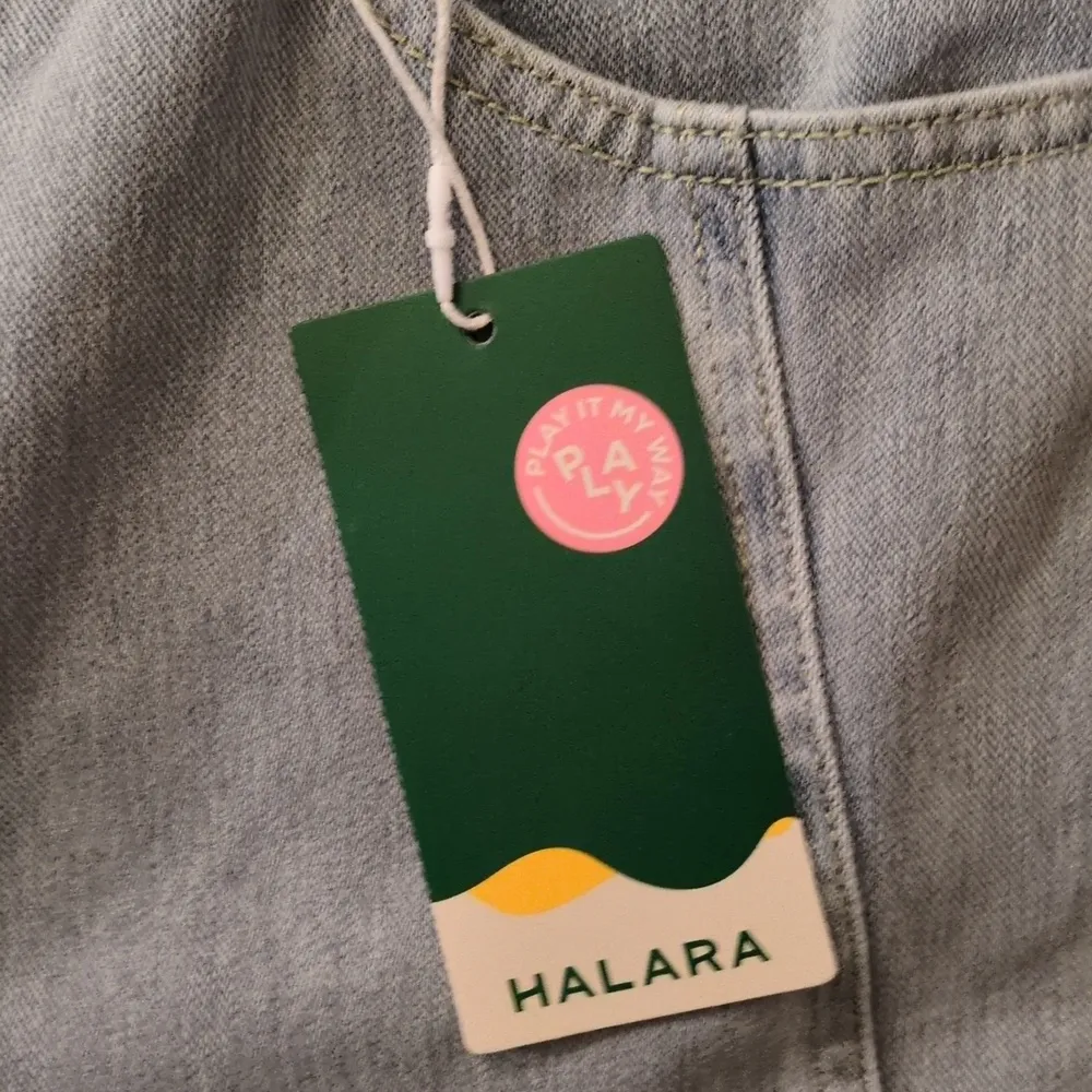 Halara Flex High Waisted Decorative Button Denim Shorts Size XL - Image 3