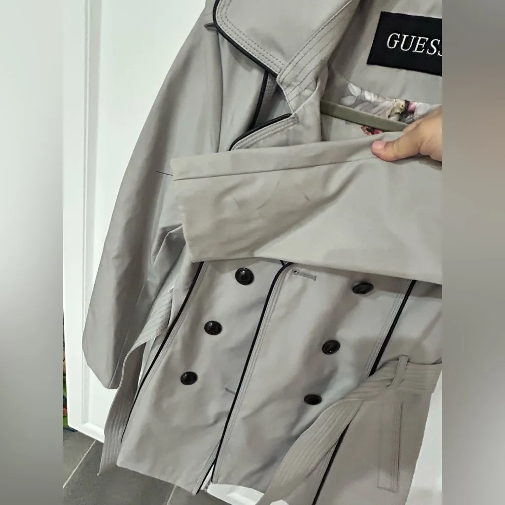 Guess  XS Rain Jacket 🧥 Removable Hoodie - Image 6