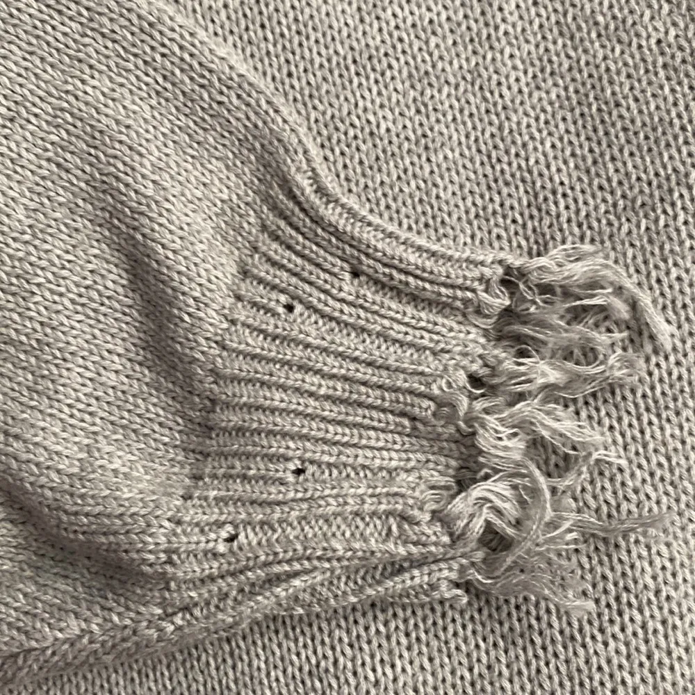 The post Victoria distressed sweater Gray Size M - Image 10