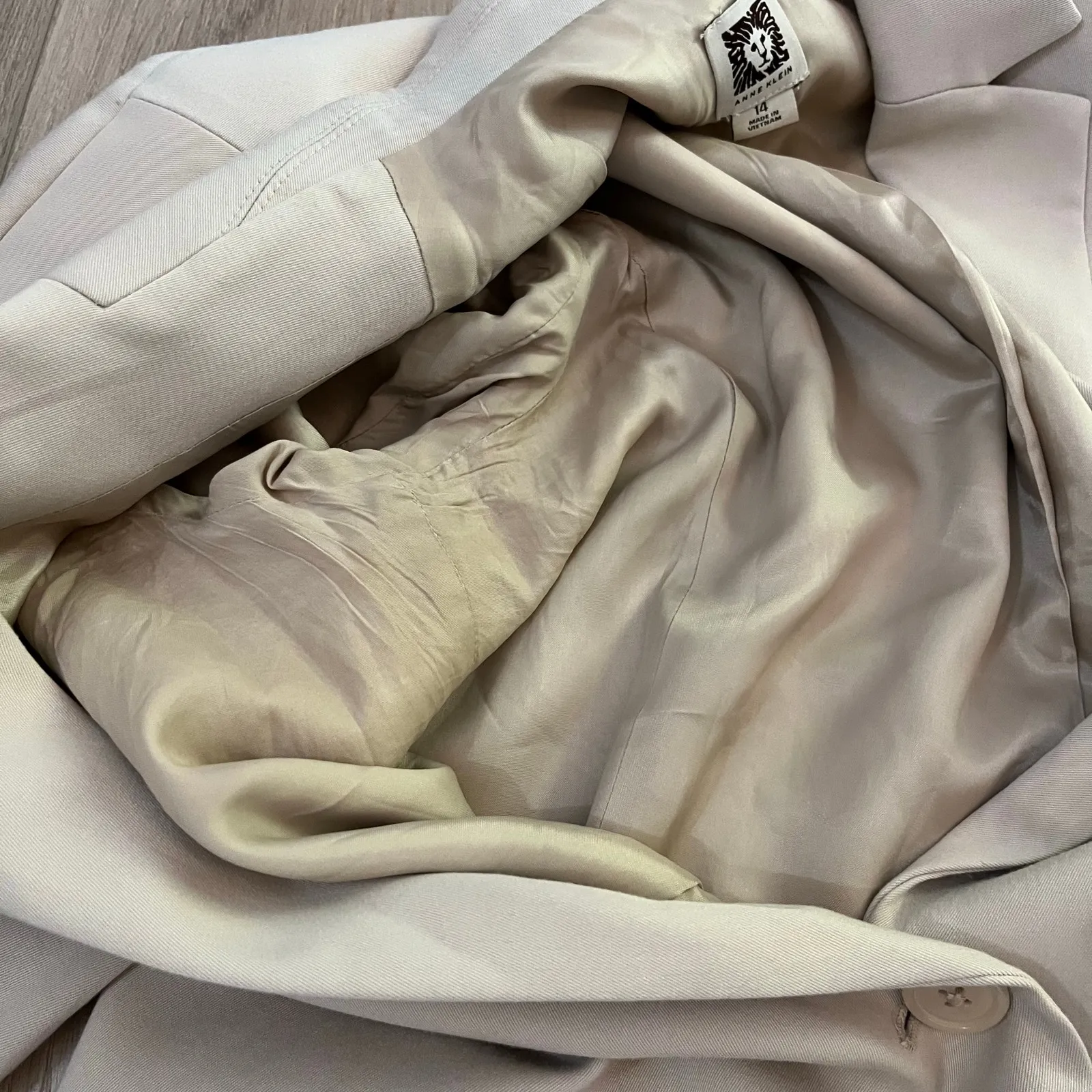 Ann Klein Women’s Tan 2 Button Blazer Sz 14 - Image 6