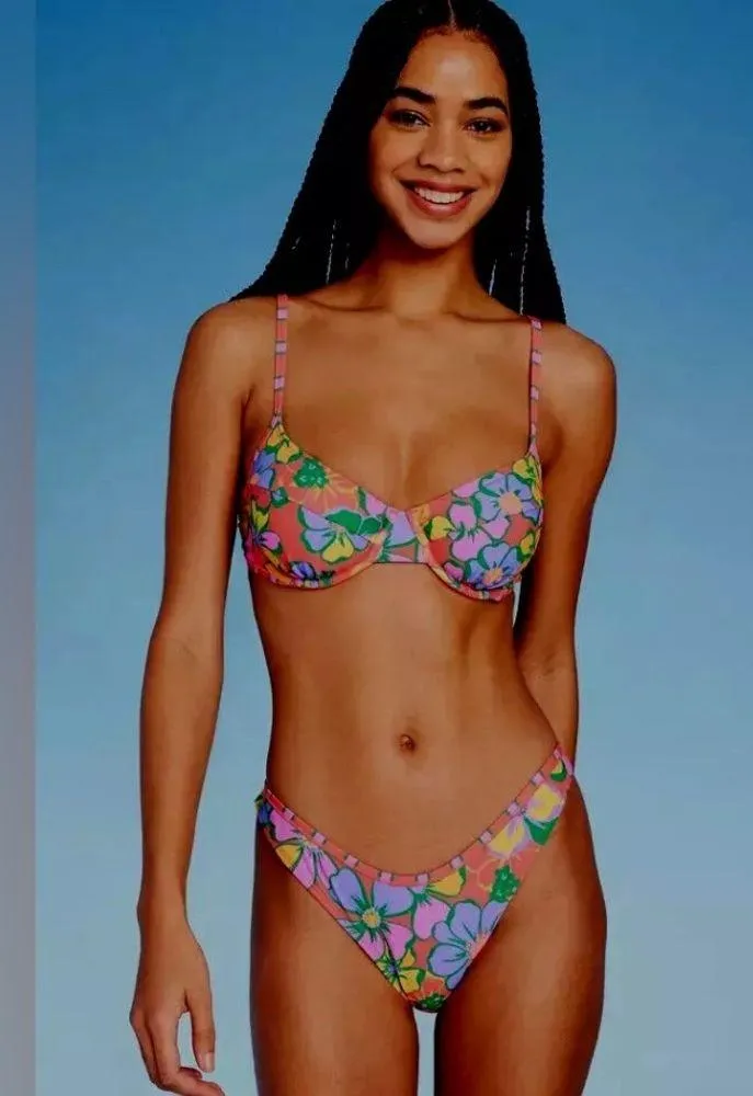 Wild Fable Low-Rise Ultra High Leg Super Cheeky Bikini Size XS New with Tags - Image 2