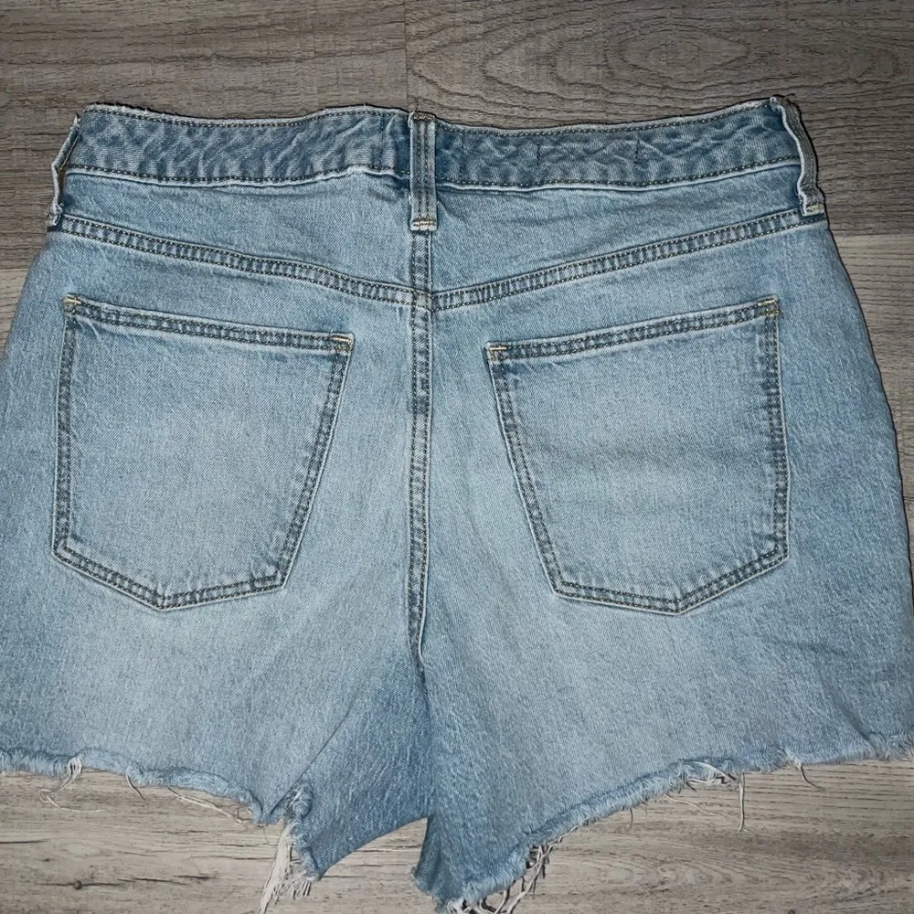 Universal Threads Goods Co Women's Vintage Midi Jean Denim Shorts - Size 8 / 29R - Image 3