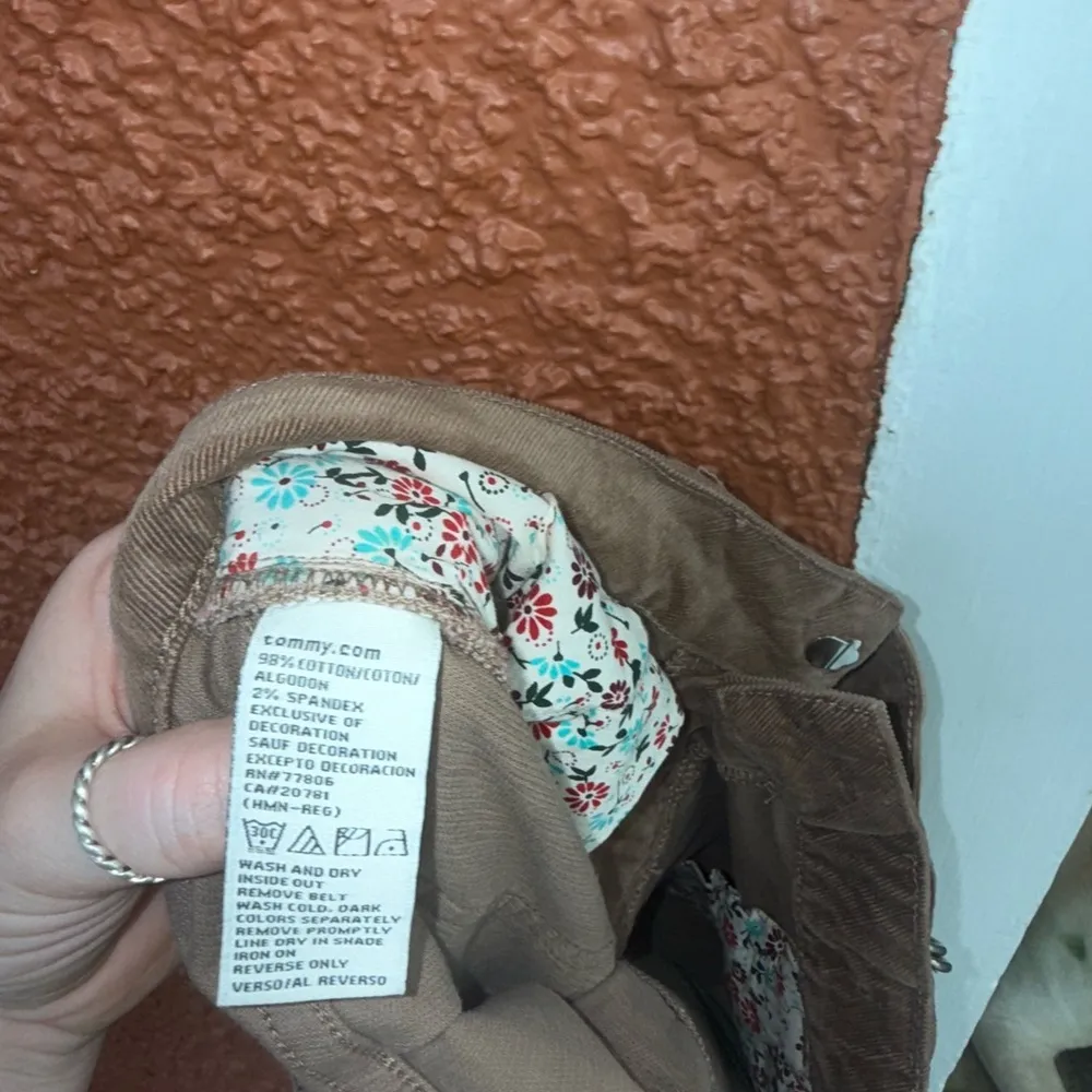 Tommy Hilfiger Corduroy Mini Skirt Belted Brown with Floral Design Size 2 Y2K - Image 9