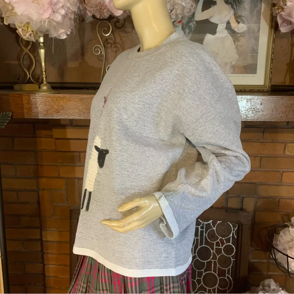 GILDAN GRAY SHEEP THEMED CREW NECK PULLOVER SWEATSHIRT (M) - Image 3