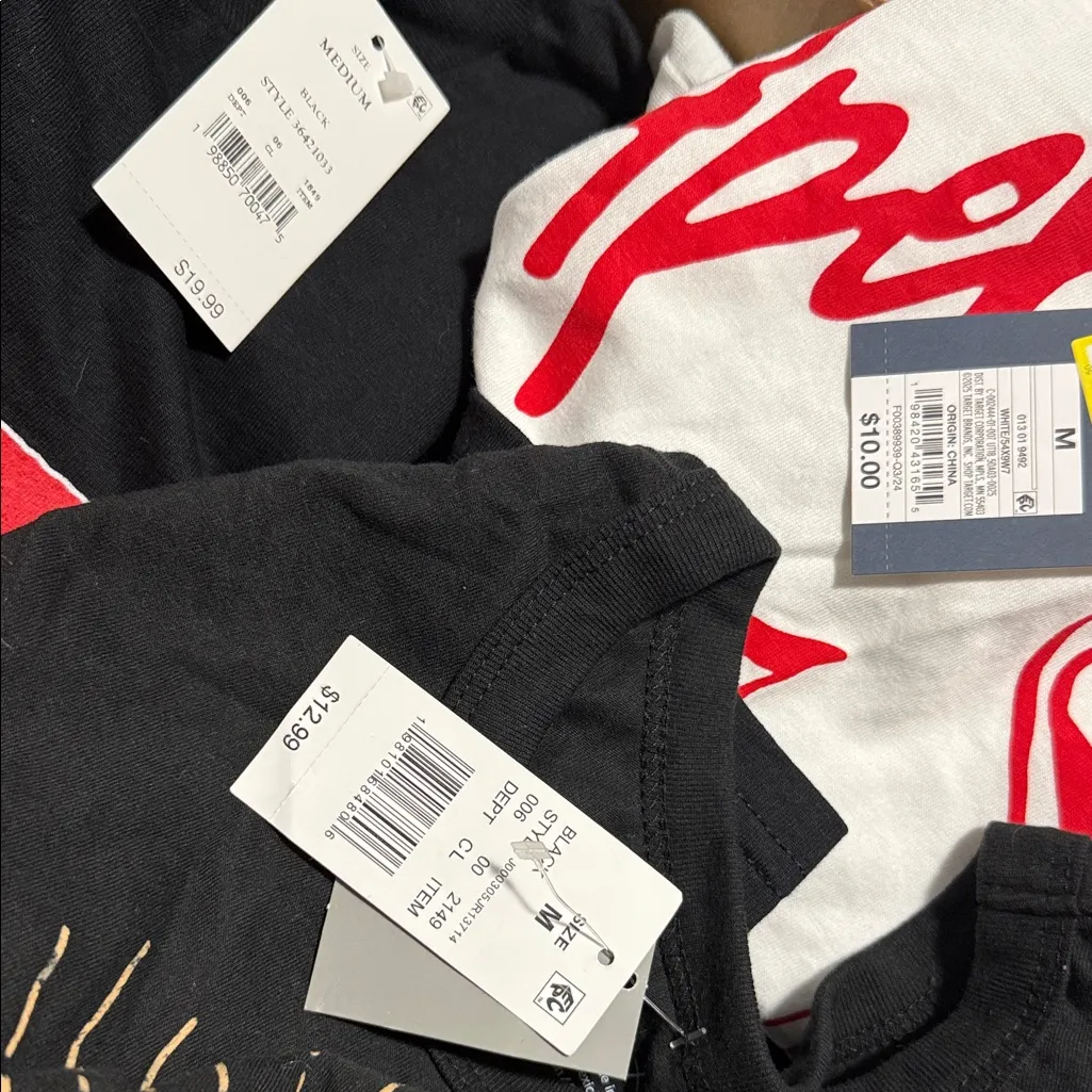 NWT BOX OF WOMENS Graphic T-Shirt. 6 NWT T SHIRTS! Size Med. GET ALL 6!! - Image 8