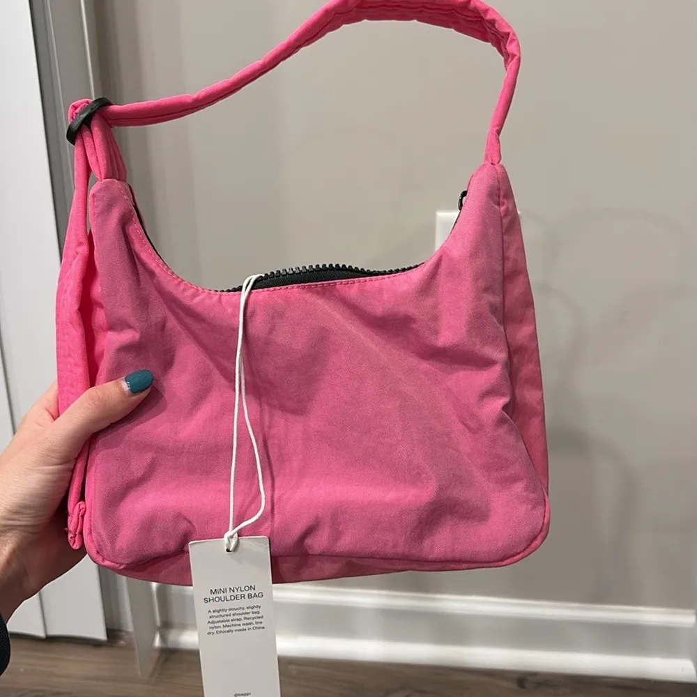 Baggu Mini Nylon Shoulder Bag Azalea Pink NEW 2-tones sides, strap, body - Image 5