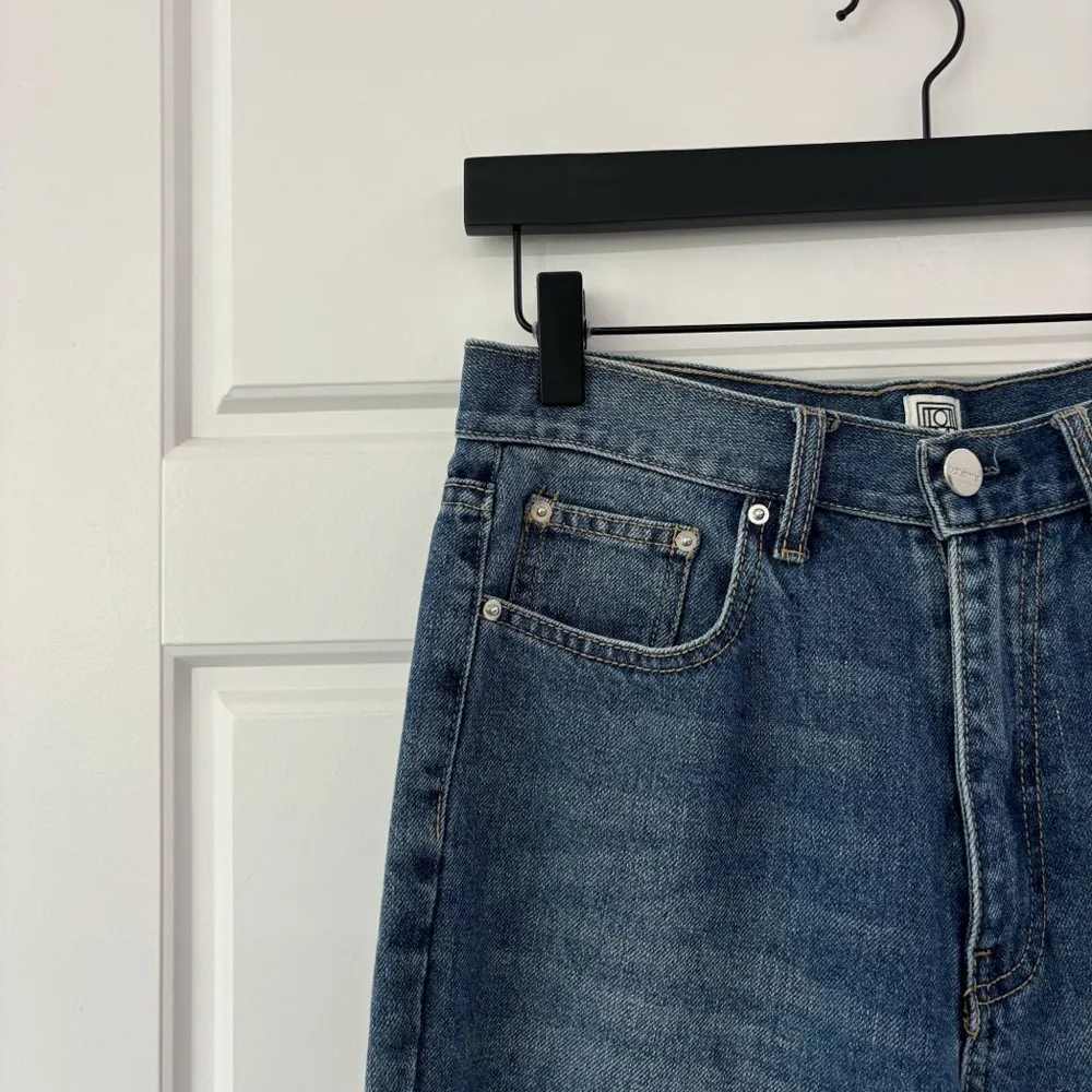 TOTEME  Cropped Kick Flair Jeans - Image 9