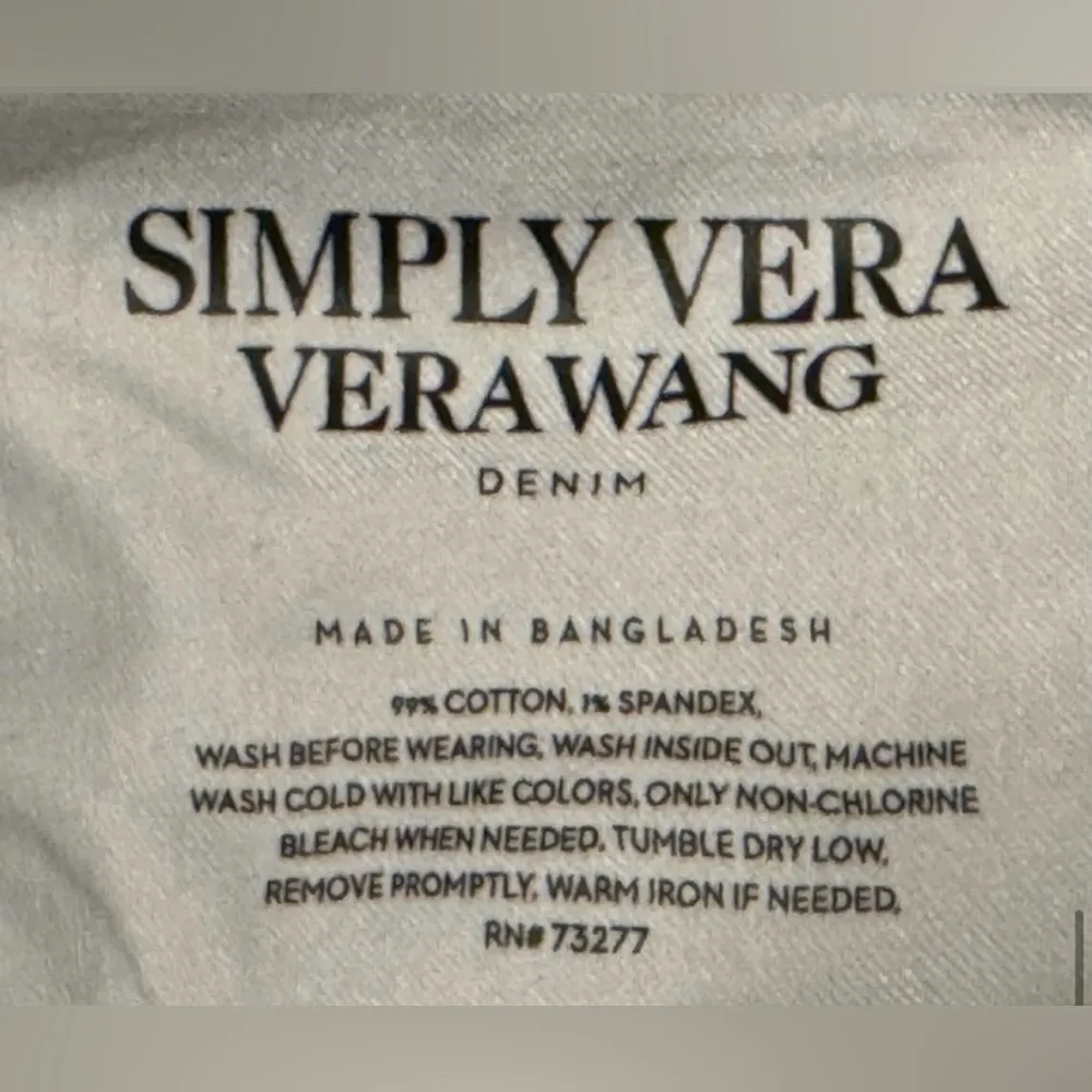 Women's Simply Vera Wang gray denim jean shorts - raw hem - size 12. Bermuda. - Image 6
