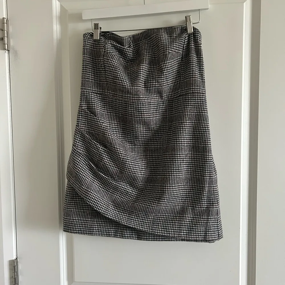 New HOUSE of Harlow Houndstooth Wool Blend Strapless Ruched Academia She… - Image 4