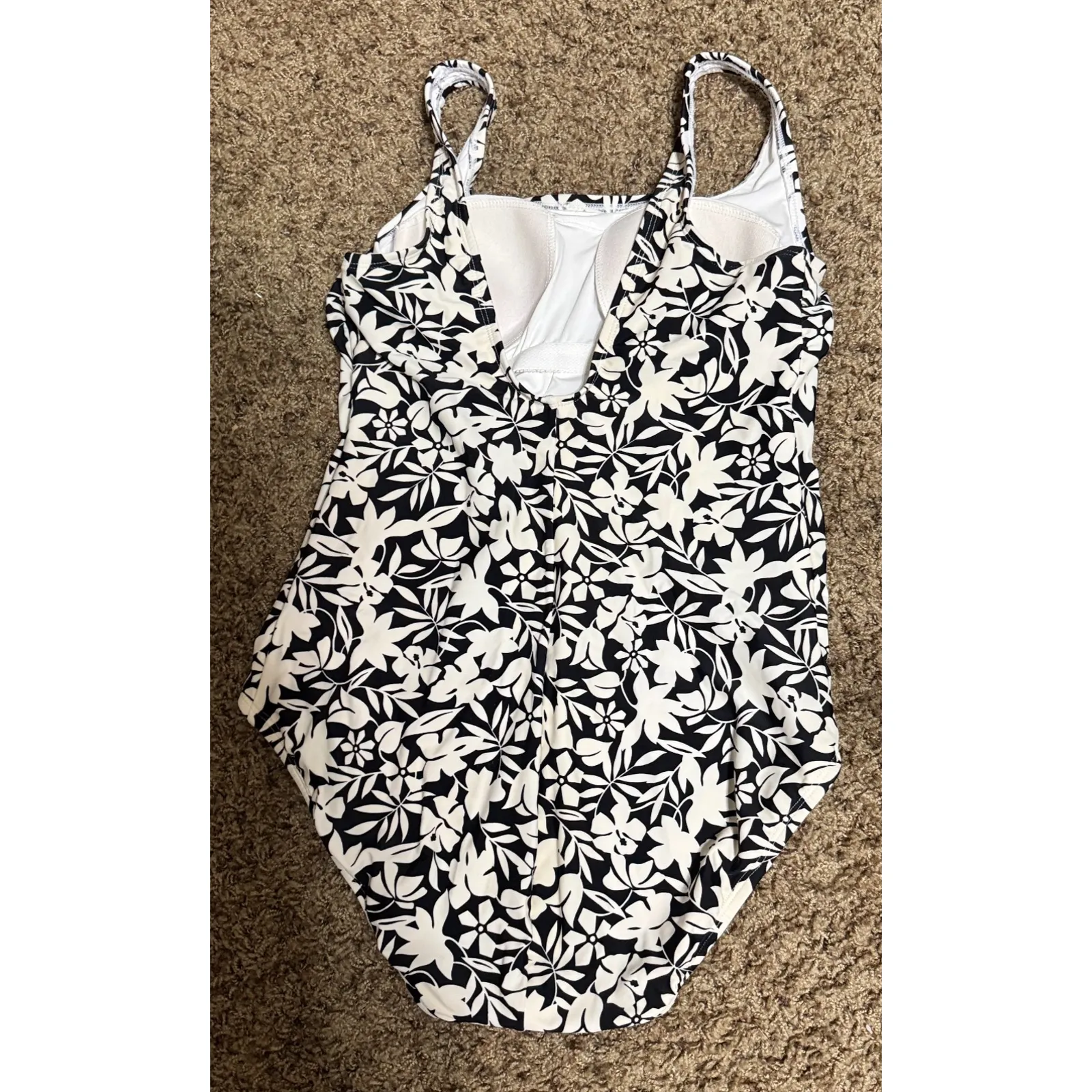 Lands' End Women's Swimsuit M One Piece Black White Floral built in bra - Image 4
